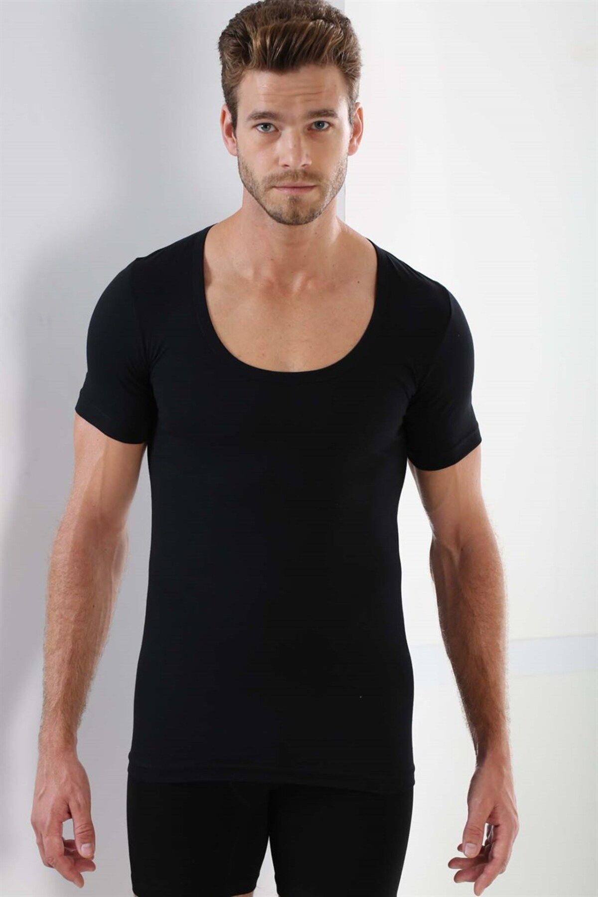 Erkek Basic Slim Fit %100 Pamuk Bisiklet Yaka Kısa Kollu T-Shirt